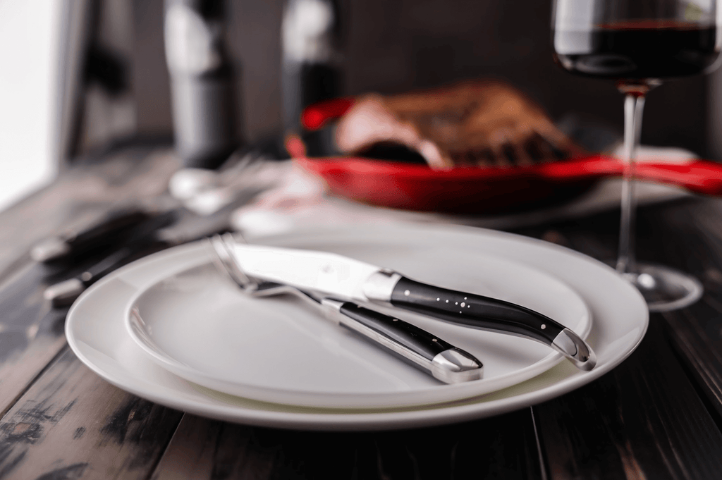 Forge De Laguiole knive med skaft i mørkt horn